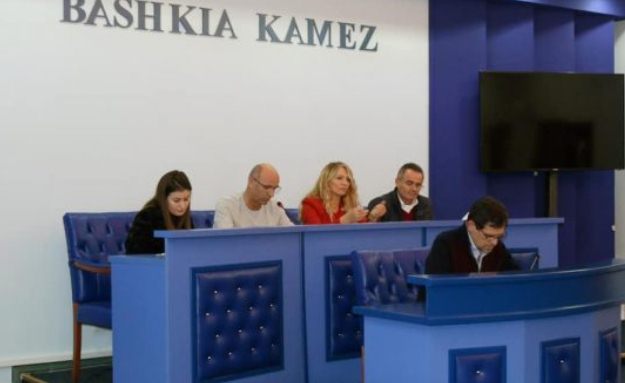 Bashkia Kamez miraton paketen fiskale: Hiqen tarifat per te demtuarit nga termeti